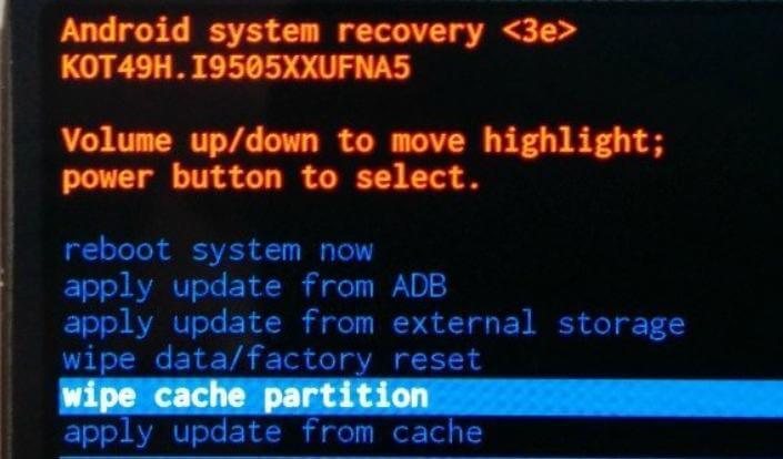 Auswahl von  Wipe cache partition im Recovery-Modus eines Samsung-Geräts